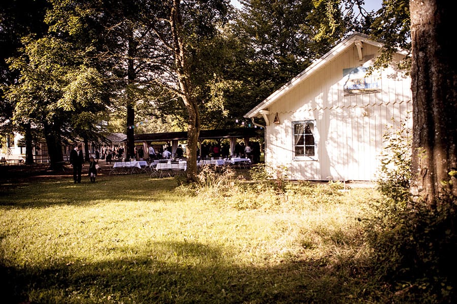 Eine Boho-Hochzeit im Grünwalder Forstwirt bei München, fotografiert von Anna-Lena Zintel.