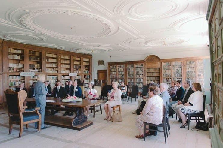 Kloster Holzen: Eine Bibliothek als Kulisse für die Trauung