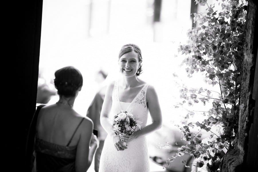 Braut vor der Trauung im Vintage-Kleid. Foto: Stafanie Danner.