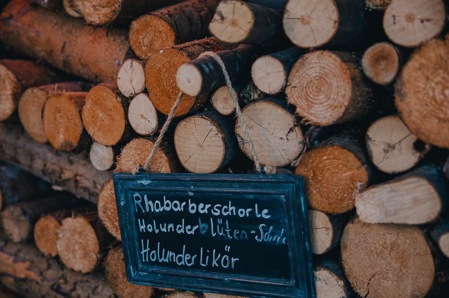 Eine pinke Hochzeit voller Inspirationen auf dem Einödhof Waldeck im Bayerischen Wald