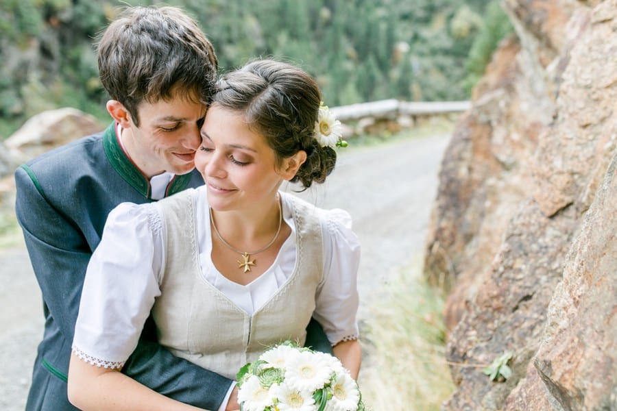Zauberhafte Hochzeit mit Tracht und Dirndl in den Tiroler Bergen