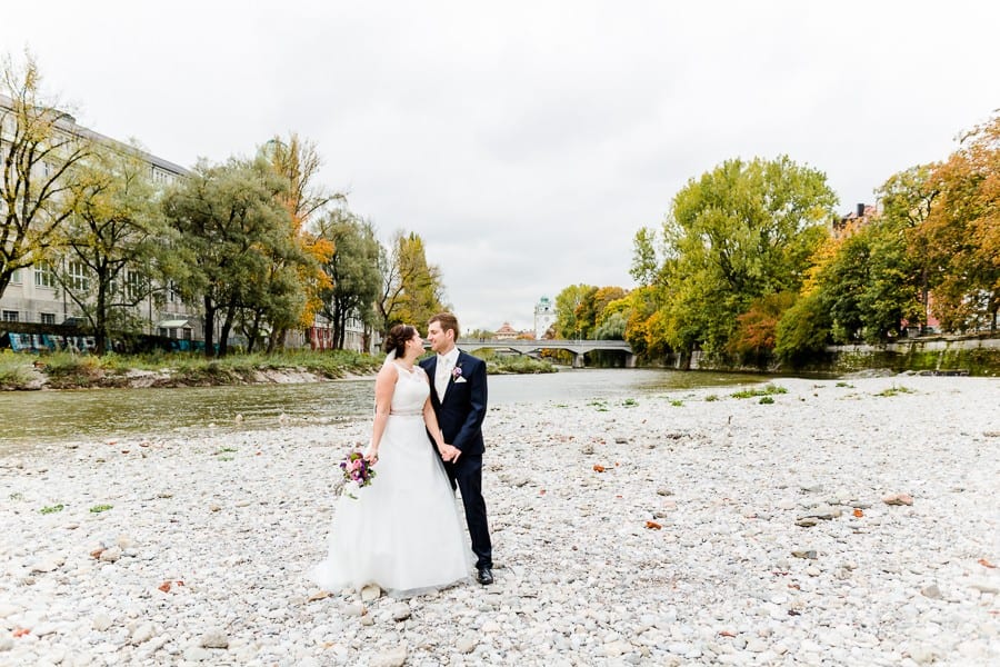 Brautpaar-Fotos an der Isar in München