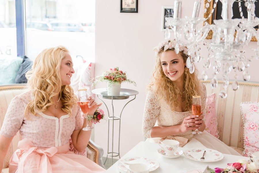Ein Vintage-inspirierter Junggesellinnen-Abschied - ein Bridal Shower - mit viel Rosa im Cafe Zuckerschnuten in München