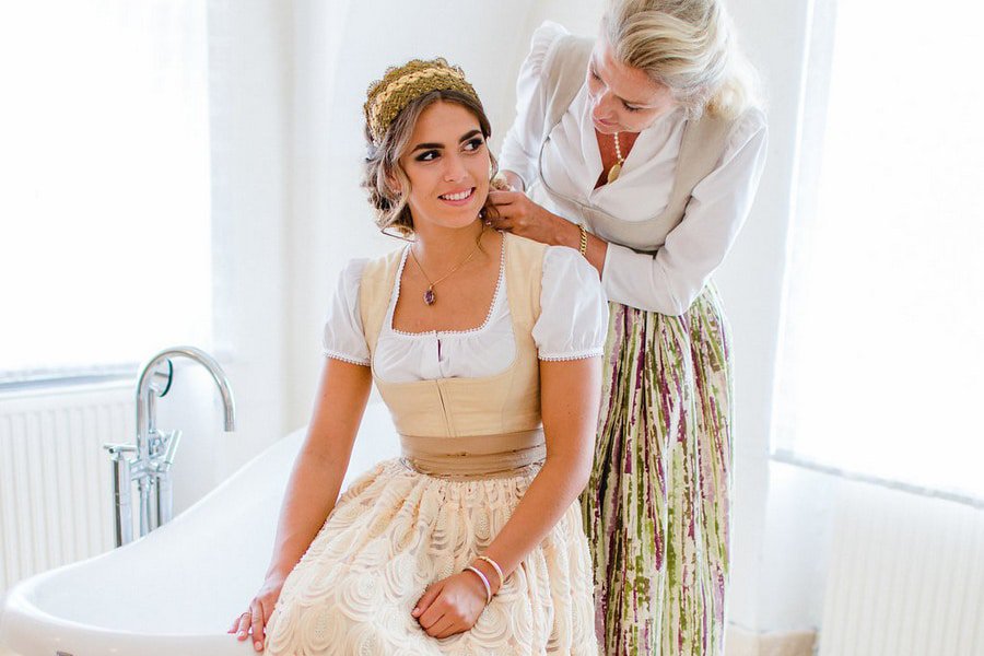 Brautmutter und Tochter am Hochzeitstag: Zauberhafte Inspirationen aus Österreich, Teil 1