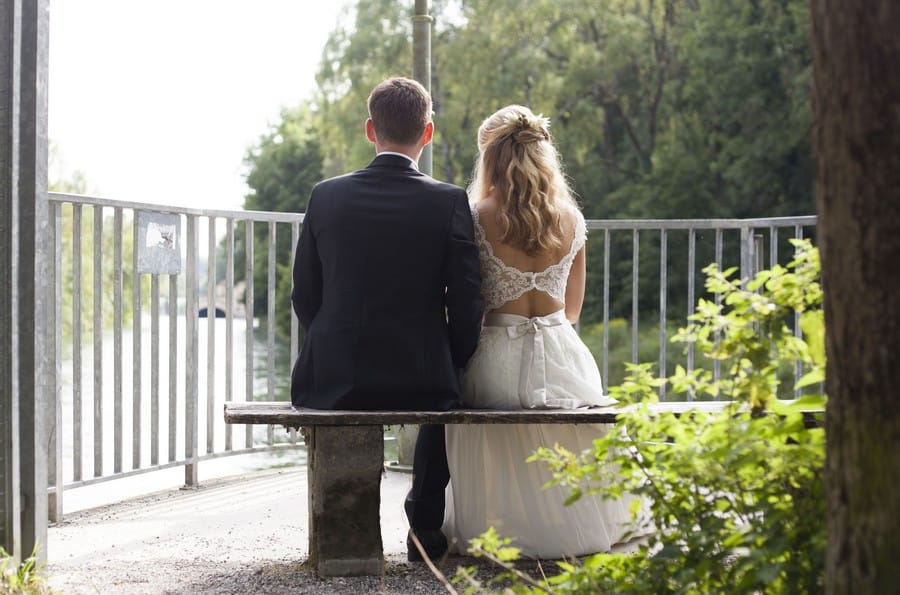 Hochzeit unterm Baum im Garten an der Isar in München