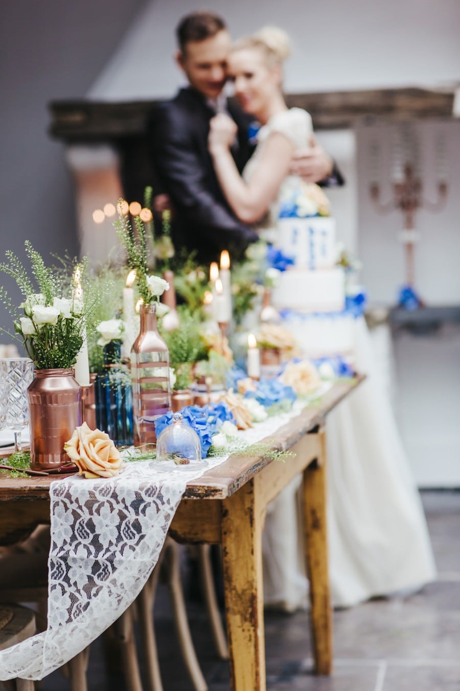 Inspiration für eine herbstliche Hochzeit in den Farben Blau und Kupfer
