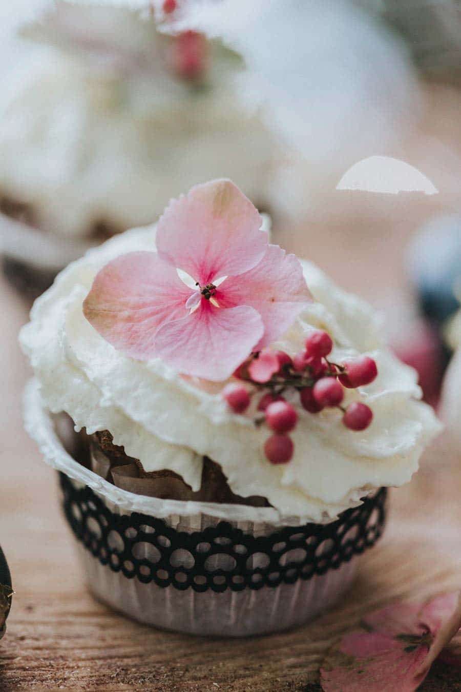 inspiration-hochzeit-vintage-cupcakes-gold-rosa-pink