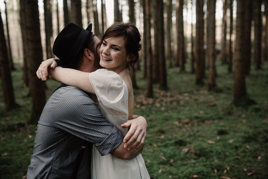 Elopement im Wald am Starnberger See: eine Hochzeit zu zweit