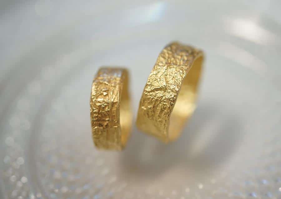 Ringe aus Gold auf Basis von Schokolade-Verpackung - die Serie "von Herzen von Fingerglück"