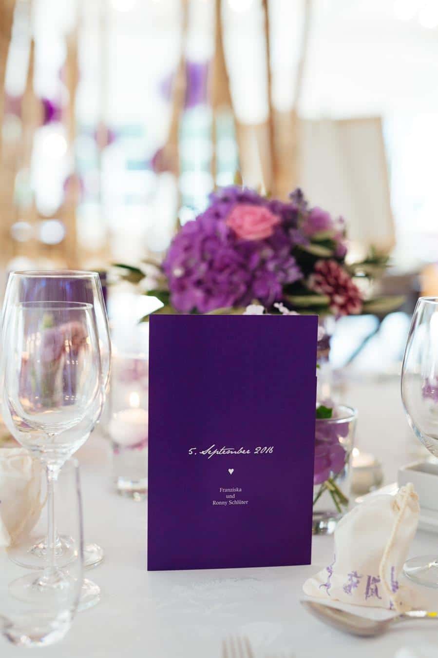 Pantone Farbe des Jahres 2018: Inspiration für eine echte Hochzeit in Ultra Violett.