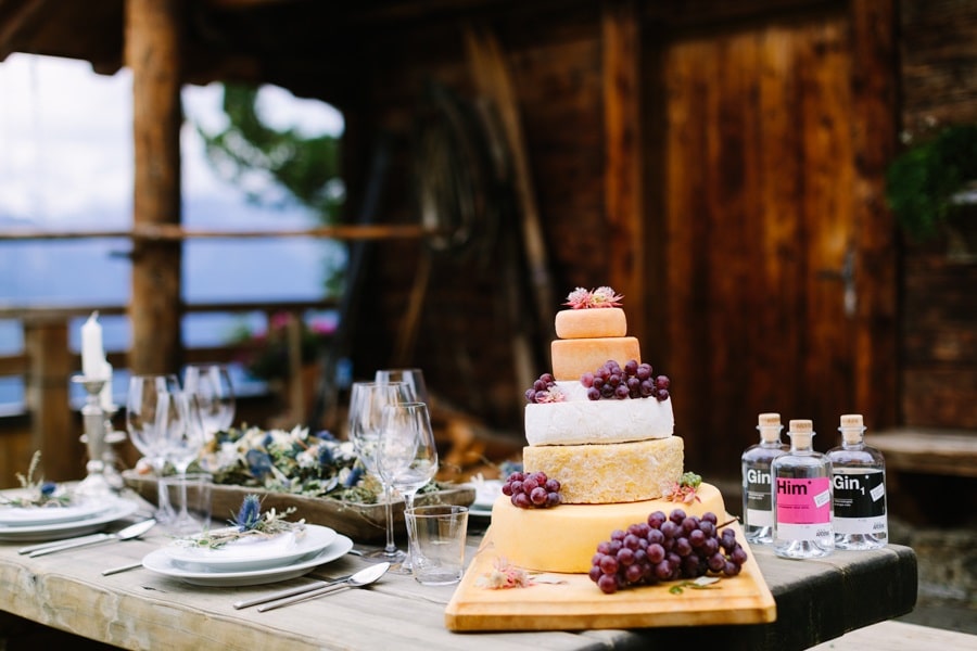 Torte aus Käselaiben als Idee für ein ungewöhnliches Hochzeitscatering