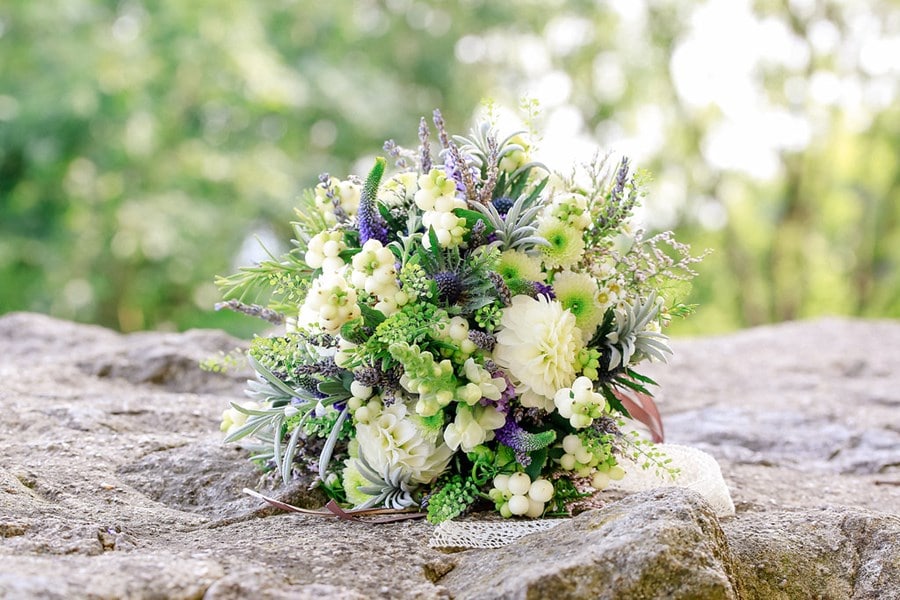 Boho-Brautstrauß Lavendel, Weiß, Grün