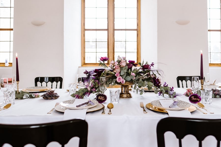 Pantone Farbe 2018 Ultra Violet: Inspirationen für eine Hochzeitsdeko mit Blumen