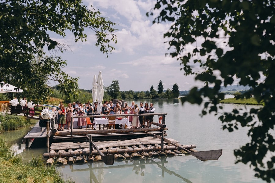 Standesamtliche Hochzeit auf einem Floss (in Lechbruck am See)